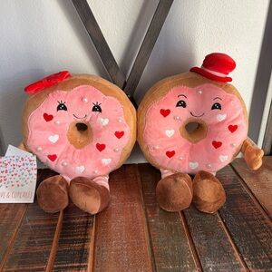 Love & Cupcakes Valentine Donuts in Love Couple Pink Frosted Hearts Pearls NEW